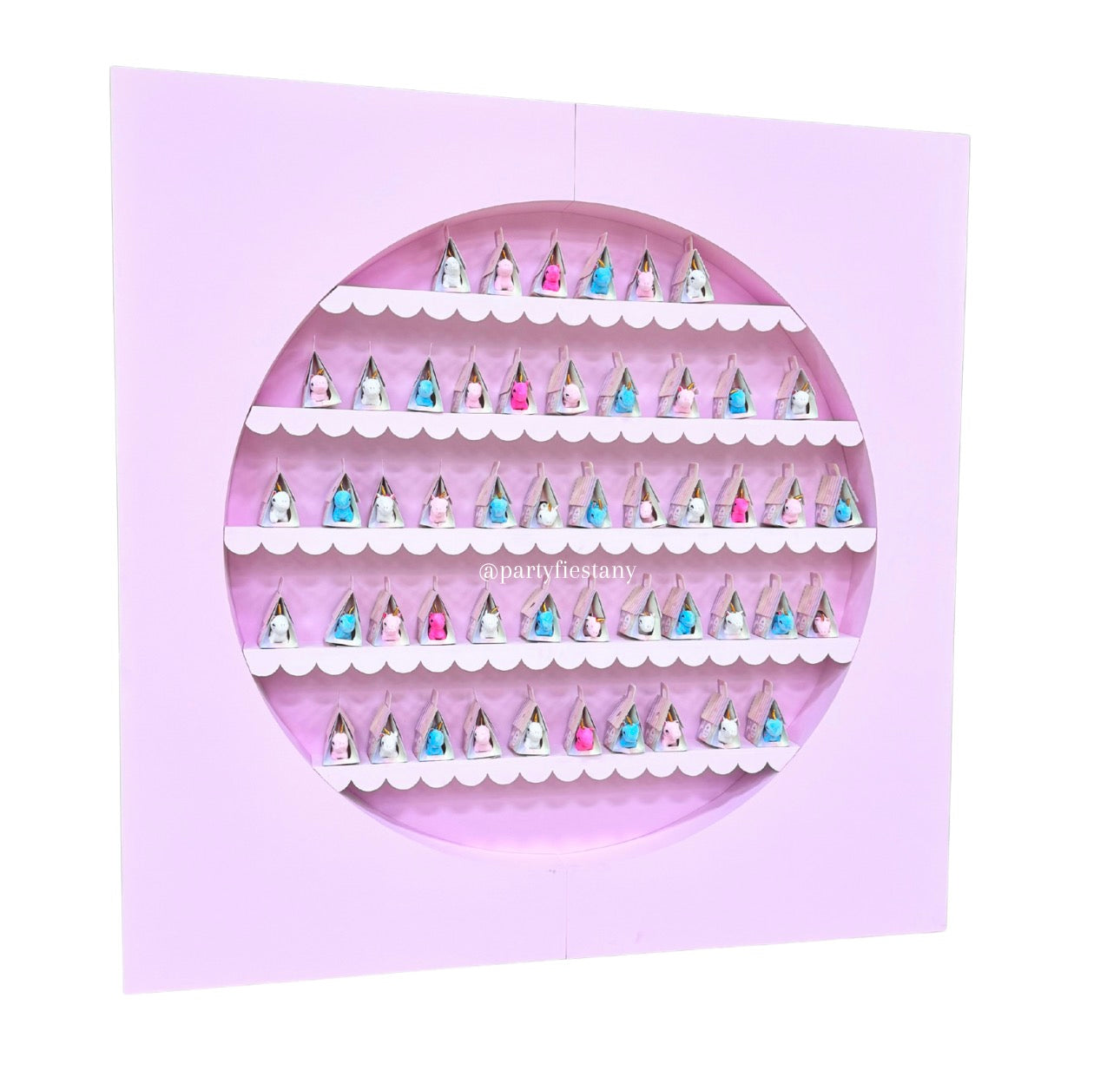 GIANT FAVOR WALL