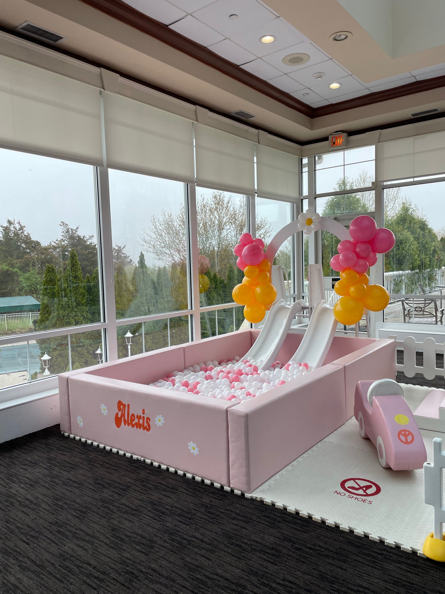 HIPPIE (XL PLAY AREA)