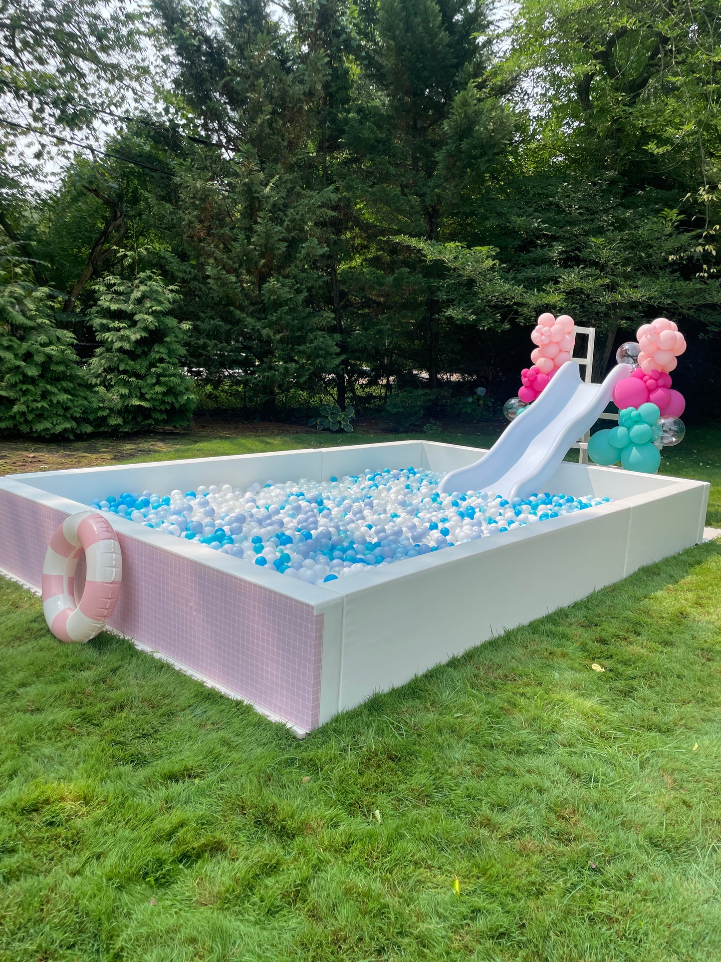 GIANT BALL PIT