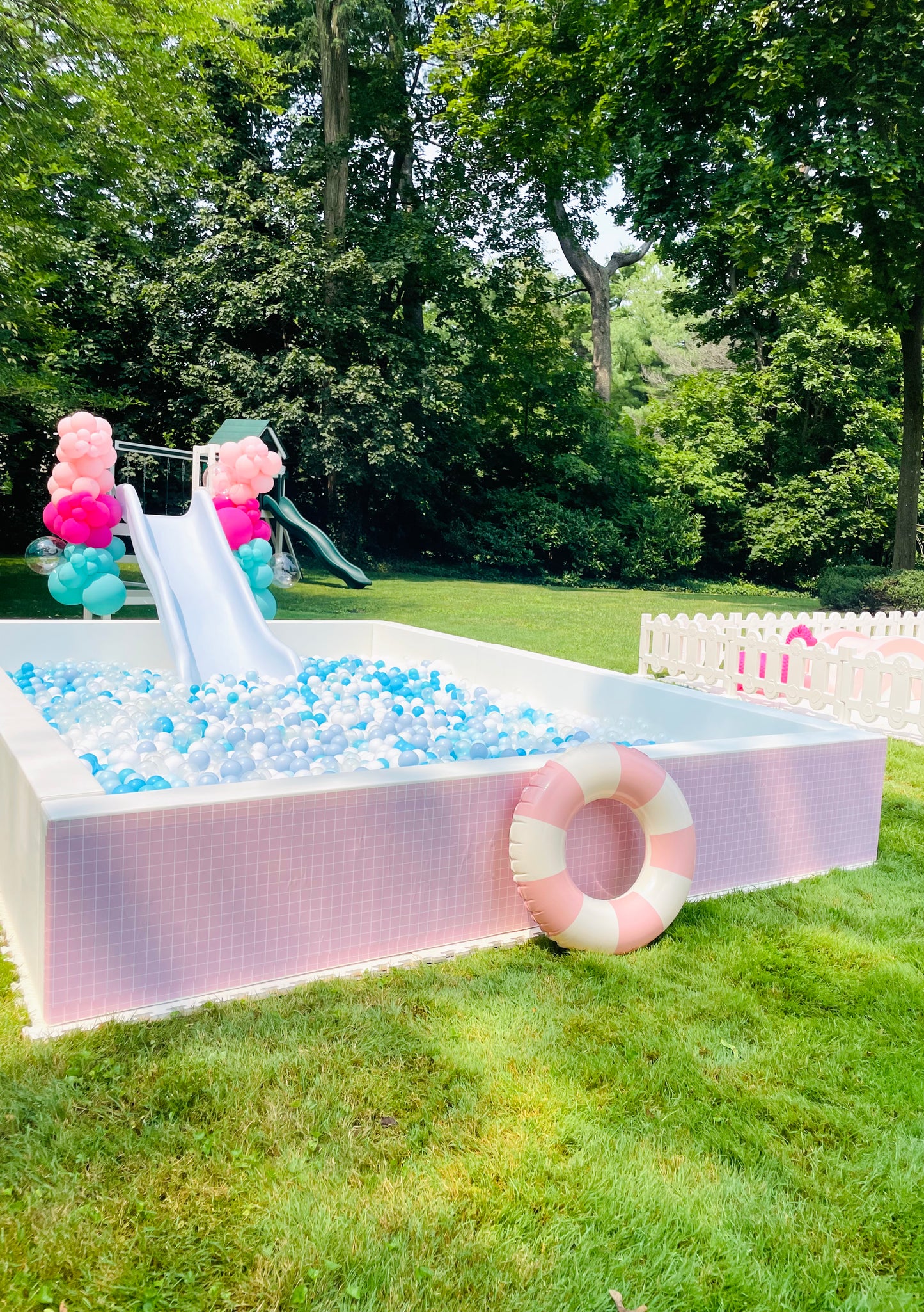 GIANT BALL PIT