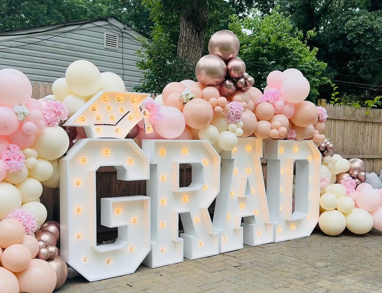GRAD (LIGHTED UP LETTERS)