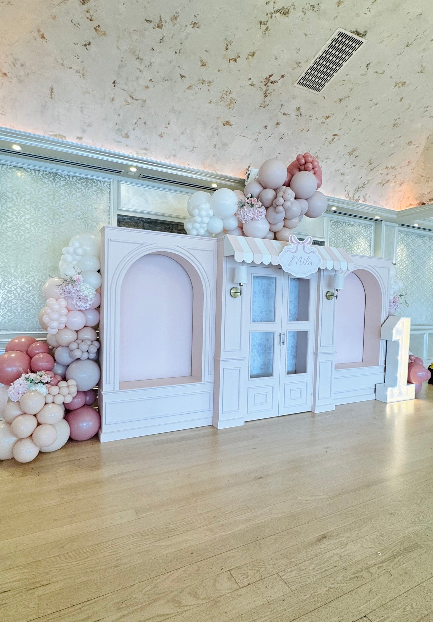 ELEGANT STORE FRONT